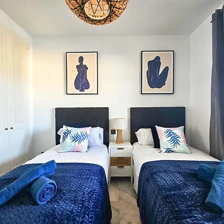 Modern 3 Bedroom In Puerto Banus Apartment *