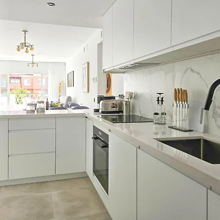 Modern 3 Bedroom In Puerto Banus Apartment *